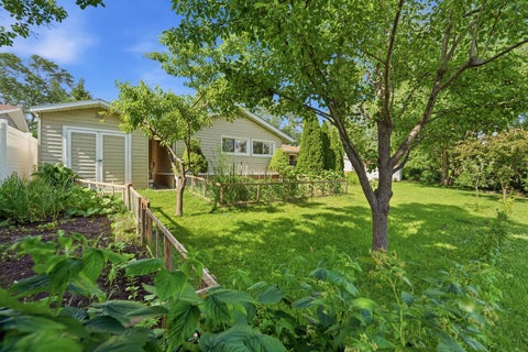 Tiny photo for 213 Edgeware Road, Elk Grove Village, IL 60007 (MLS # 12693035)