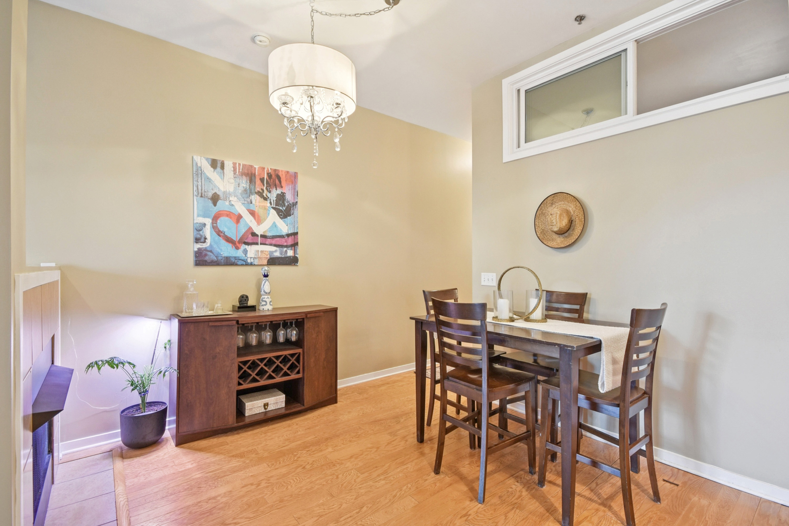 2915 N Clybourn Avenue 205