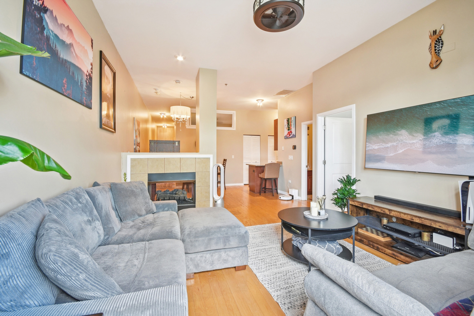 2915 N Clybourn Avenue 205