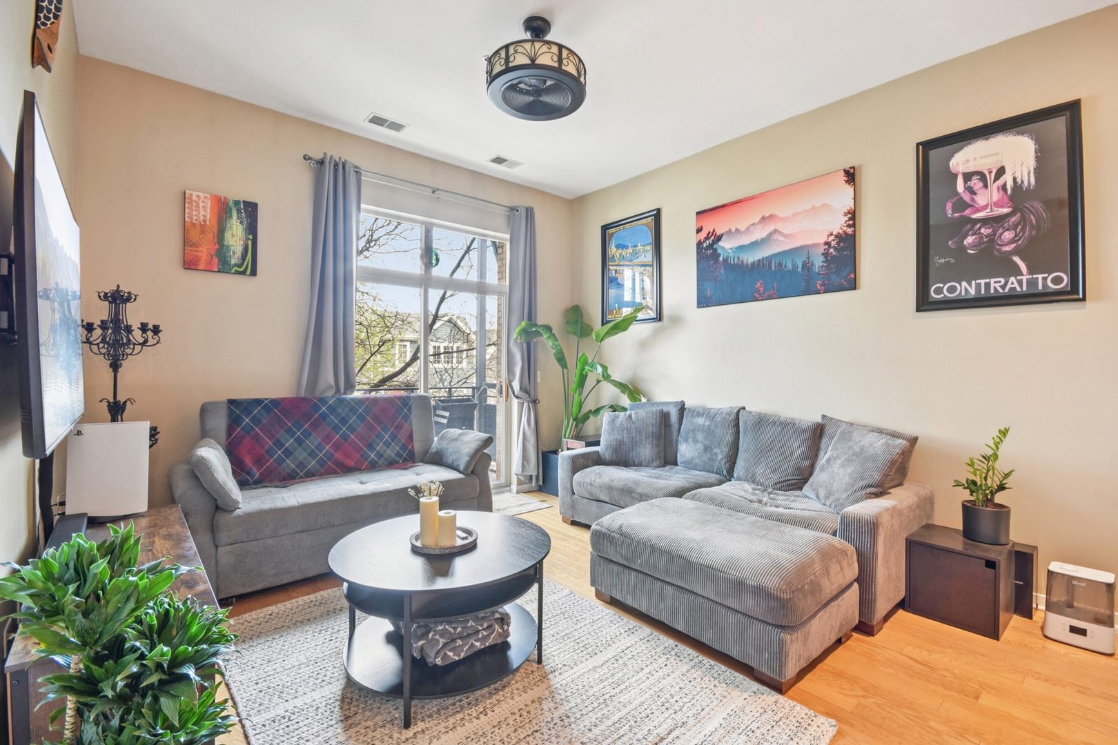 2915 N Clybourn Avenue 205