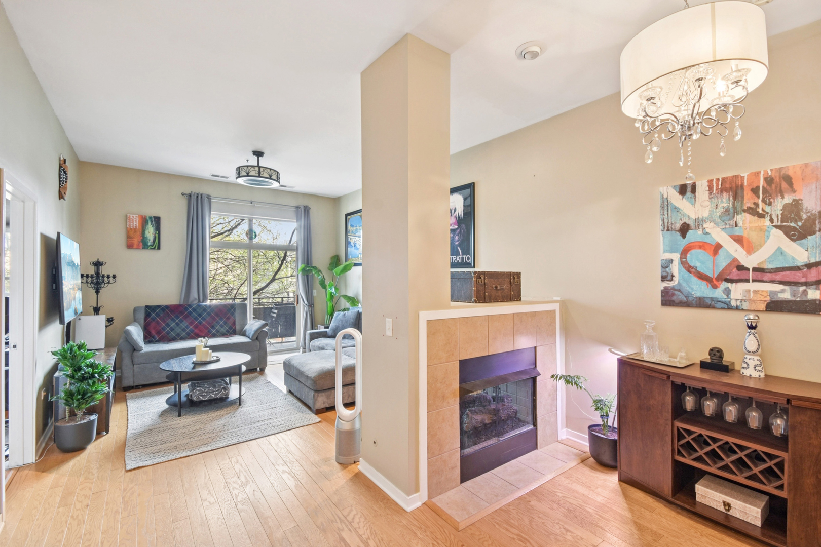 2915 N Clybourn Avenue 205