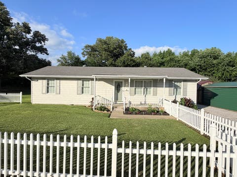 1200 Academy Street, Eldorado, IL 62930 - #: 12664497