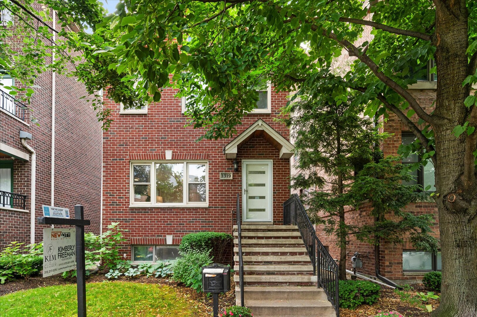 1319 W 32nd Place
