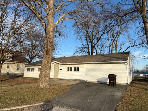 Tiny photo for 820 N Plum Street, Farmer City, IL 61842 (MLS # 12536001)