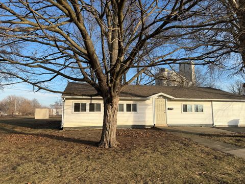 Photo of 820 N Plum Street, Farmer City, IL 61842 (MLS # 12536001)