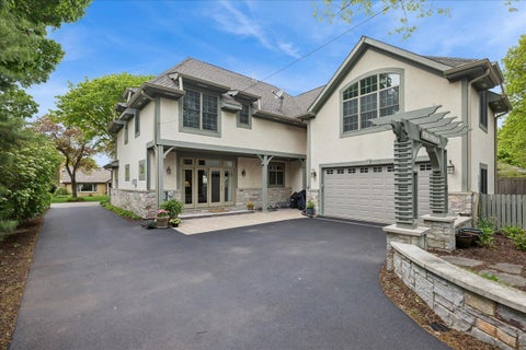Tiny photo for 512 Oak Street, Libertyville, IL 60048 (MLS # 12791325)