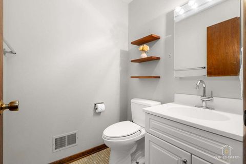 Tiny photo for 1018 S Beechwood Drive, Mount Prospect, IL 60056 (MLS # 12531099)