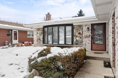 Tiny photo for 1018 S Beechwood Drive, Mount Prospect, IL 60056 (MLS # 12531099)
