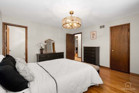 Tiny photo for 1018 S Beechwood Drive, Mount Prospect, IL 60056 (MLS # 12531099)