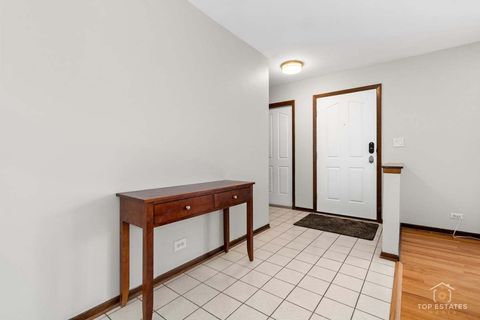 Tiny photo for 1018 S Beechwood Drive, Mount Prospect, IL 60056 (MLS # 12531099)