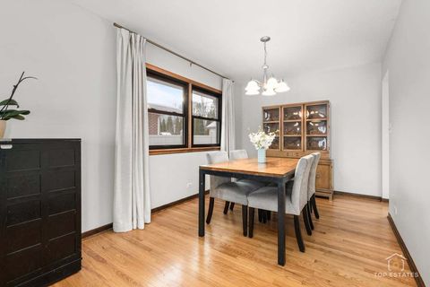 Tiny photo for 1018 S Beechwood Drive, Mount Prospect, IL 60056 (MLS # 12531099)