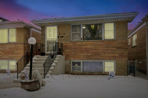 Tiny photo for 1711 W 43rd Street, Chicago, IL 60609 (MLS # 12556177)
