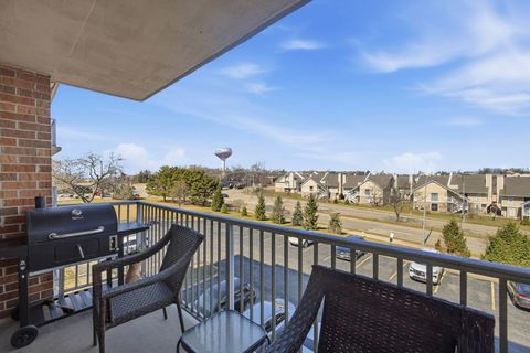 Tiny photo for 2200 S Stewart Avenue #3J, Lombard, IL 60148 (MLS # 12591034)