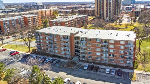 Tiny photo for 2200 S Stewart Avenue #3J, Lombard, IL 60148 (MLS # 12591034)