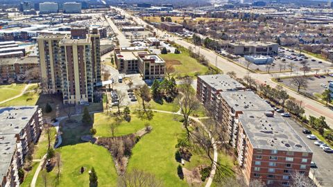 Tiny photo for 2200 S Stewart Avenue #3J, Lombard, IL 60148 (MLS # 12591034)