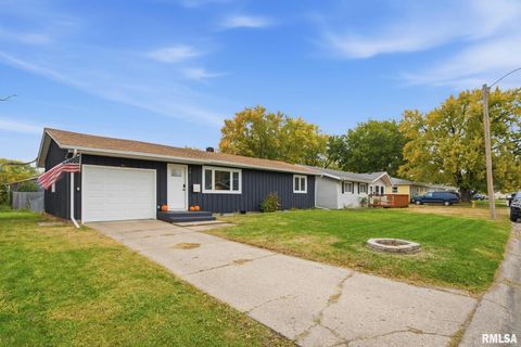 Tiny photo for 2612 CRESTVIEW Drive, Bettendorf, IA 52722 (MLS # QC4268879)