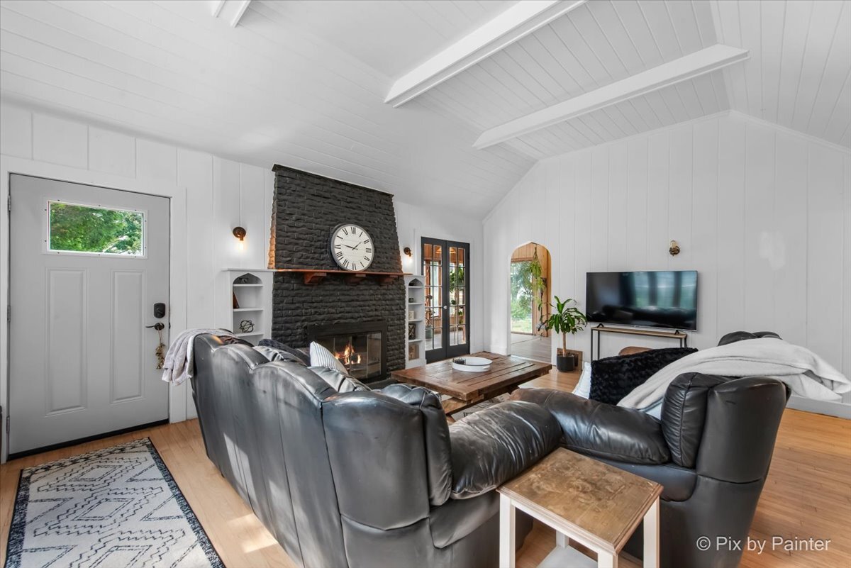 4208 E Lake Shore Drive