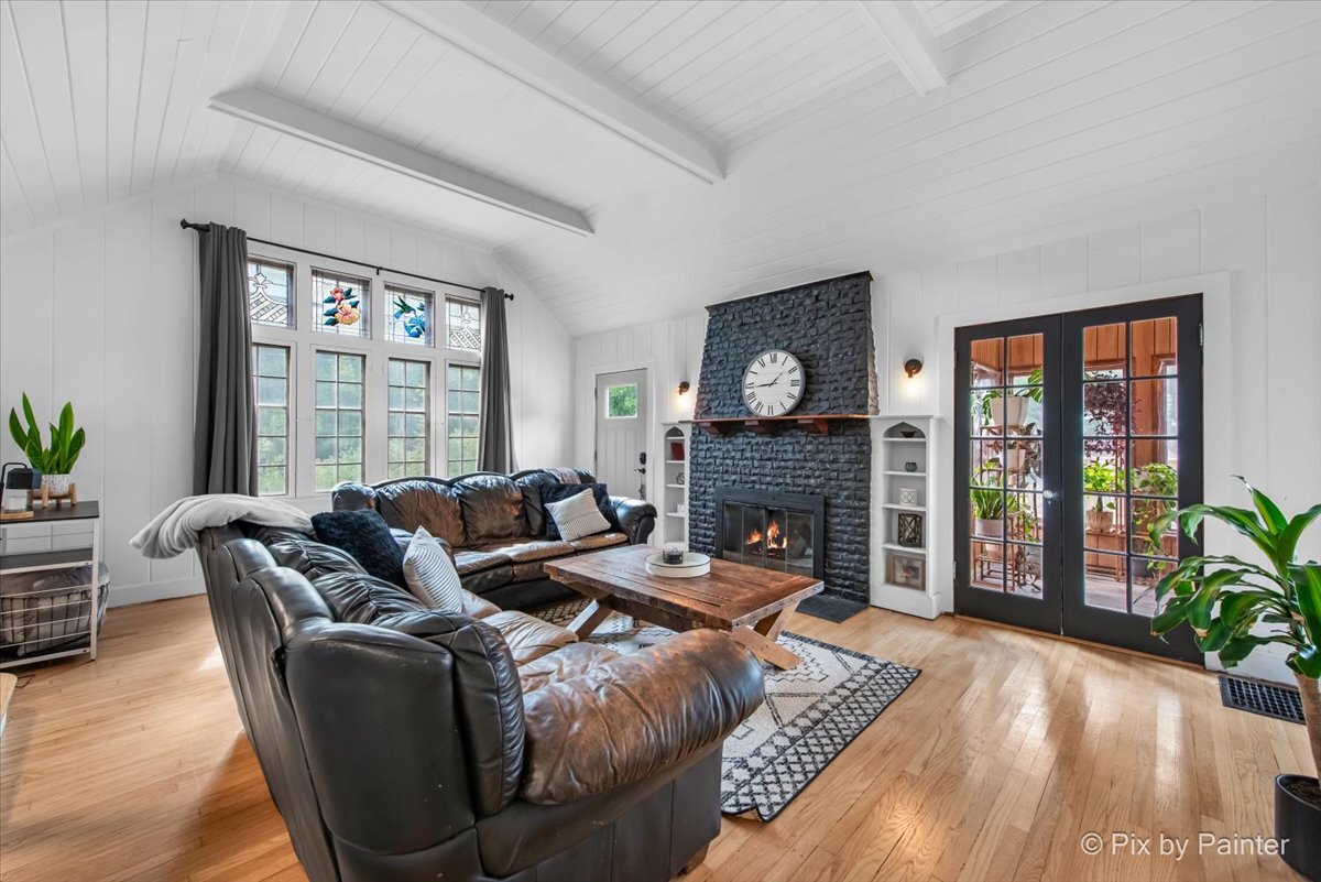 4208 E Lake Shore Drive