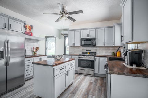 Tiny photo for 1821 Central Avenue, Bettendorf, IA 52722 (MLS # 12735752)