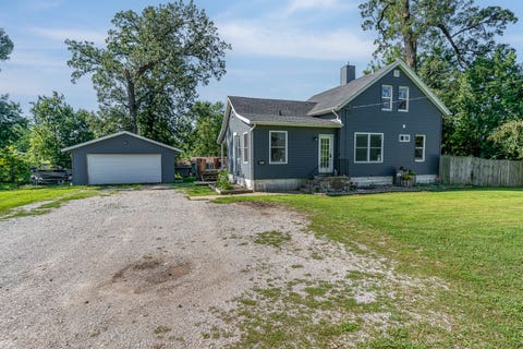 Photo of 1821 Central Avenue, Bettendorf, IA 52722 (MLS # 12735752)