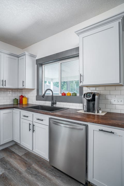 Tiny photo for 1821 Central Avenue, Bettendorf, IA 52722 (MLS # 12735752)