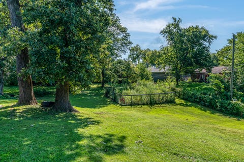 Tiny photo for 1821 Central Avenue, Bettendorf, IA 52722 (MLS # 12735752)