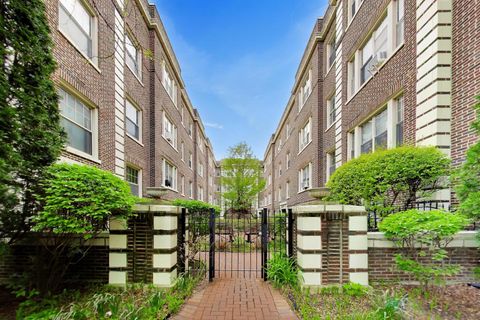 Tiny photo for 443 N Lombard Avenue #2, Oak Park, IL 60302 (MLS # 12621951)