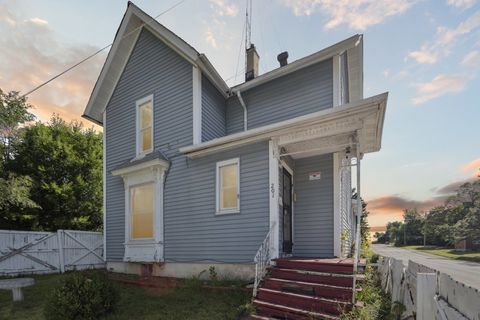 Photo of 201 N Hinkley Avenue, Rockford, IL 61101 (MLS # 12455726)