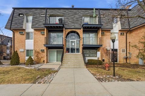 Photo of 2 E Dundee Quarter Drive #B201, Palatine, IL 60074 (MLS # 12587516)