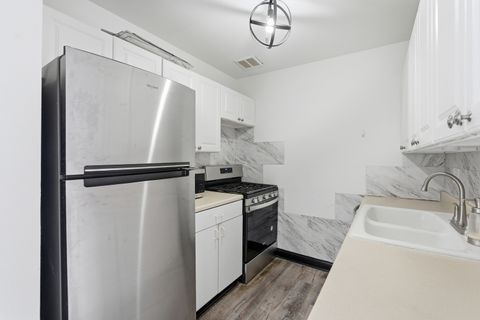 Tiny photo for 2 E Dundee Quarter Drive #B201, Palatine, IL 60074 (MLS # 12587516)