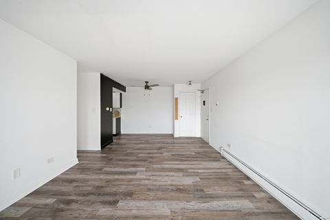 Tiny photo for 2 E Dundee Quarter Drive #B201, Palatine, IL 60074 (MLS # 12587516)