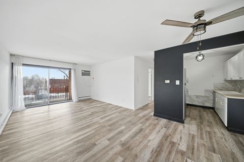 Tiny photo for 2 E Dundee Quarter Drive #B201, Palatine, IL 60074 (MLS # 12587516)