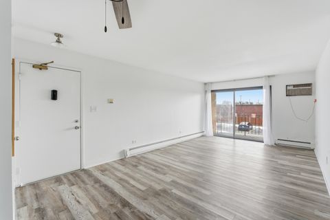 Tiny photo for 2 E Dundee Quarter Drive #B201, Palatine, IL 60074 (MLS # 12587516)