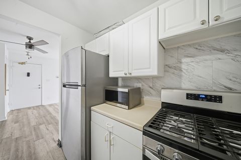 Tiny photo for 2 E Dundee Quarter Drive #B201, Palatine, IL 60074 (MLS # 12587516)