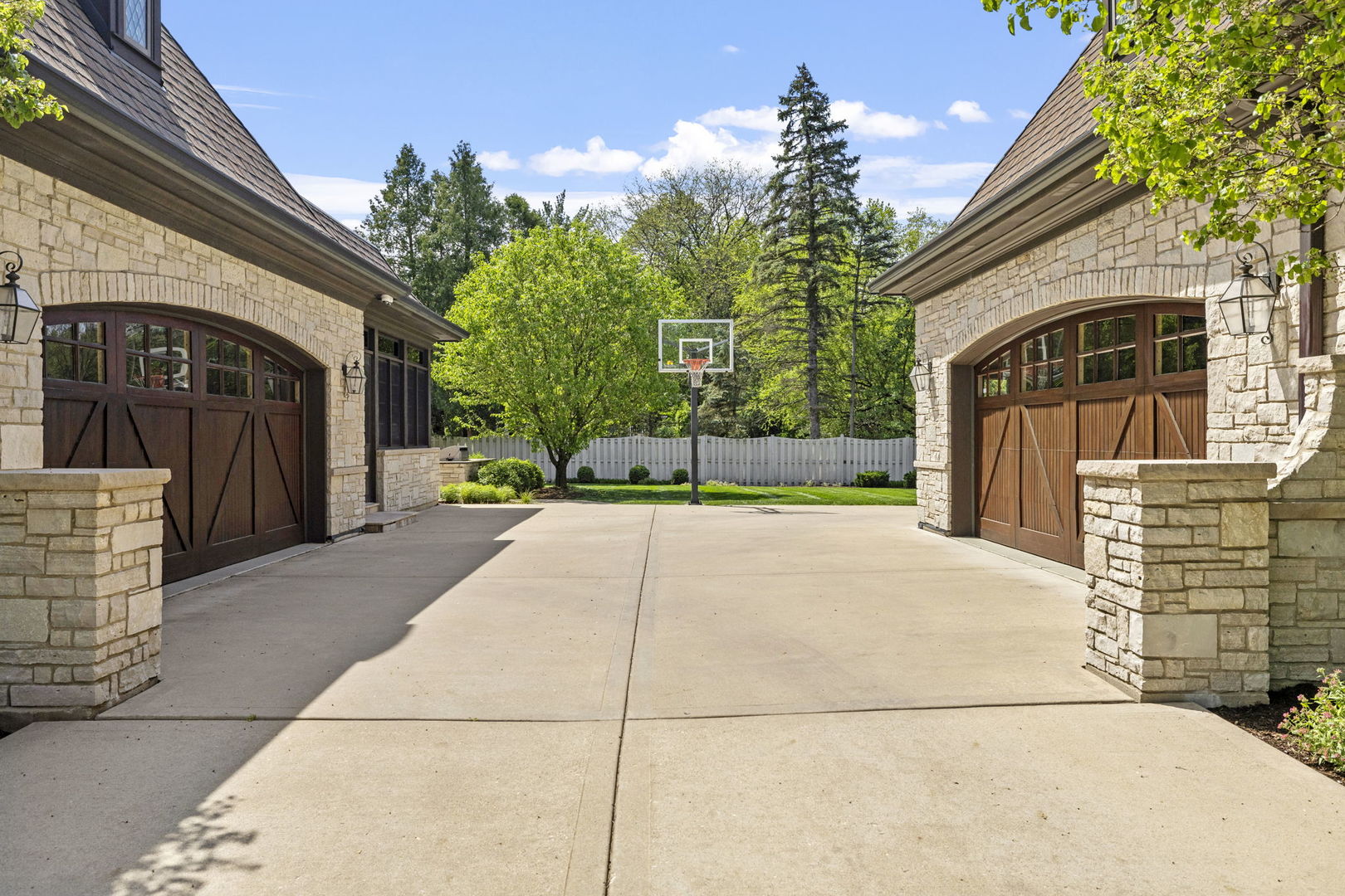 26w051 W Mohican Drive