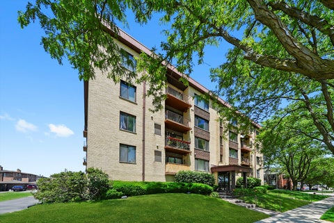 Tiny photo for 5800 W 105th Street #2C, Oak Lawn, IL 60453 (MLS # 12689677)