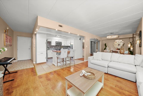 Tiny photo for 5800 W 105th Street #2C, Oak Lawn, IL 60453 (MLS # 12689677)