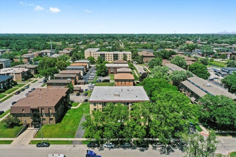 Tiny photo for 5800 W 105th Street #2C, Oak Lawn, IL 60453 (MLS # 12689677)