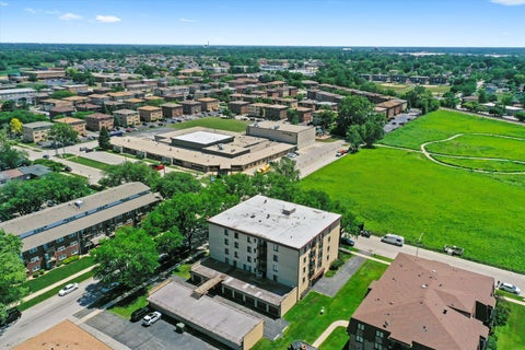 Tiny photo for 5800 W 105th Street #2C, Oak Lawn, IL 60453 (MLS # 12689677)