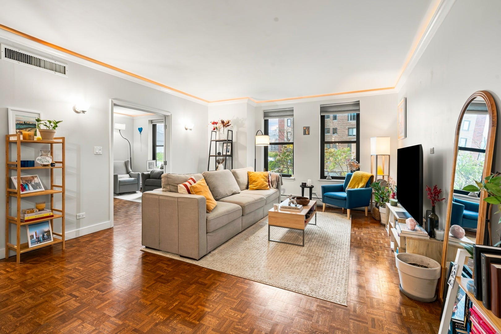 2100 N Lincoln Park W 5EN