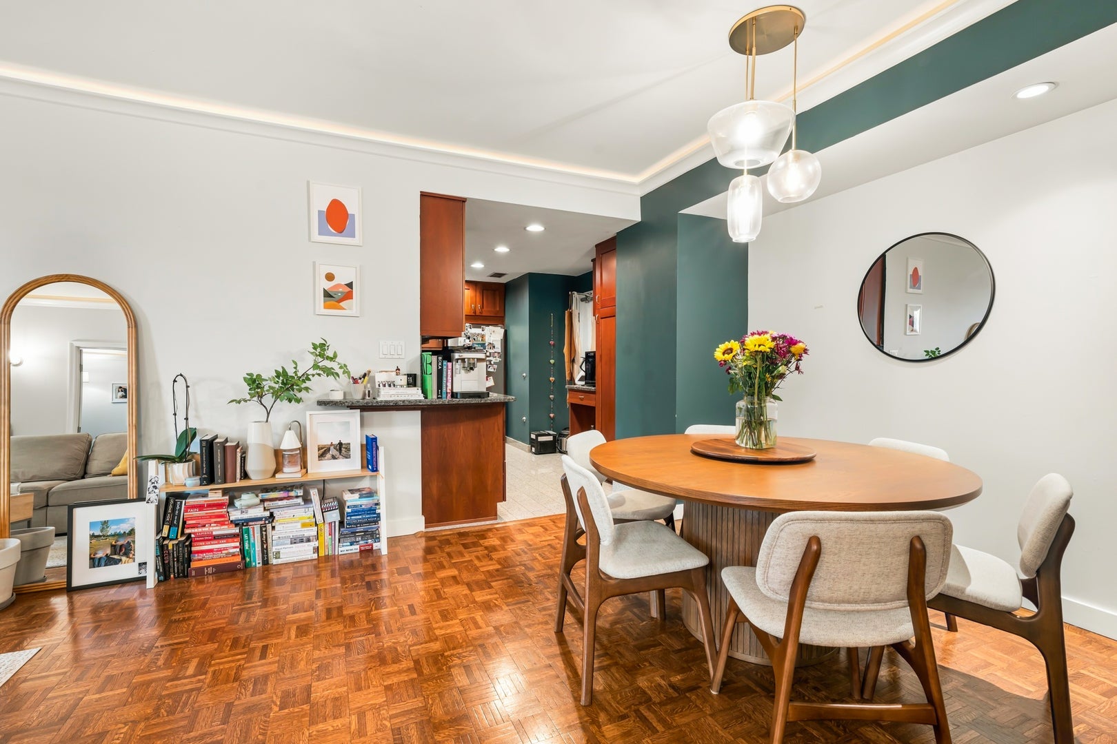 2100 N Lincoln Park W 5EN
