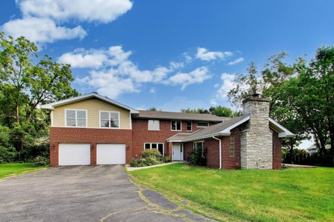 Photo of Burr Ridge, IL 60527 (MLS # 12754102)