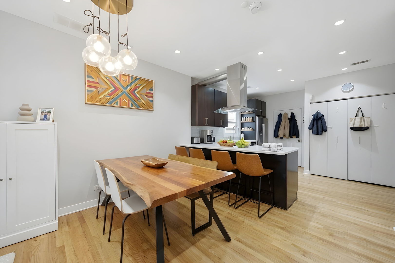 1801 W Diversey Parkway 16