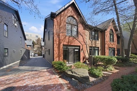 Photo of 1801 W Diversey Parkway #16, Chicago, IL 60614 (MLS # 12626397)