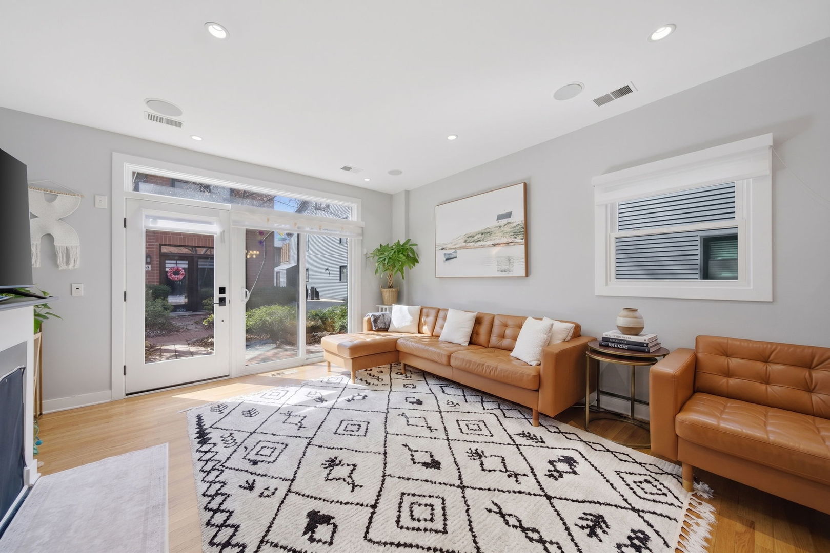 1801 W Diversey Parkway 16