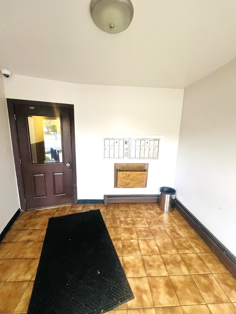 8152 Elmwood Avenue G4