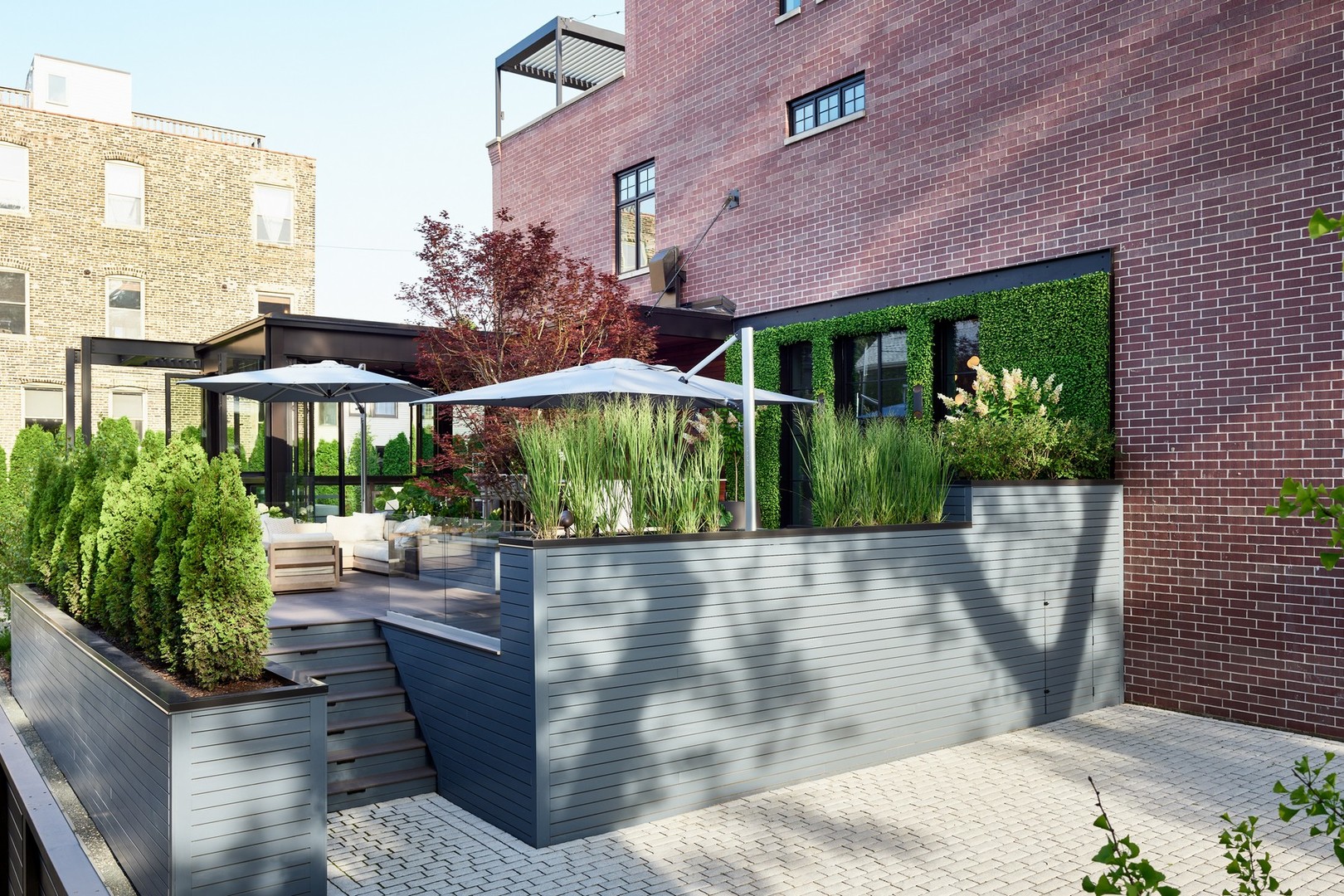 1838 N BURLING Street