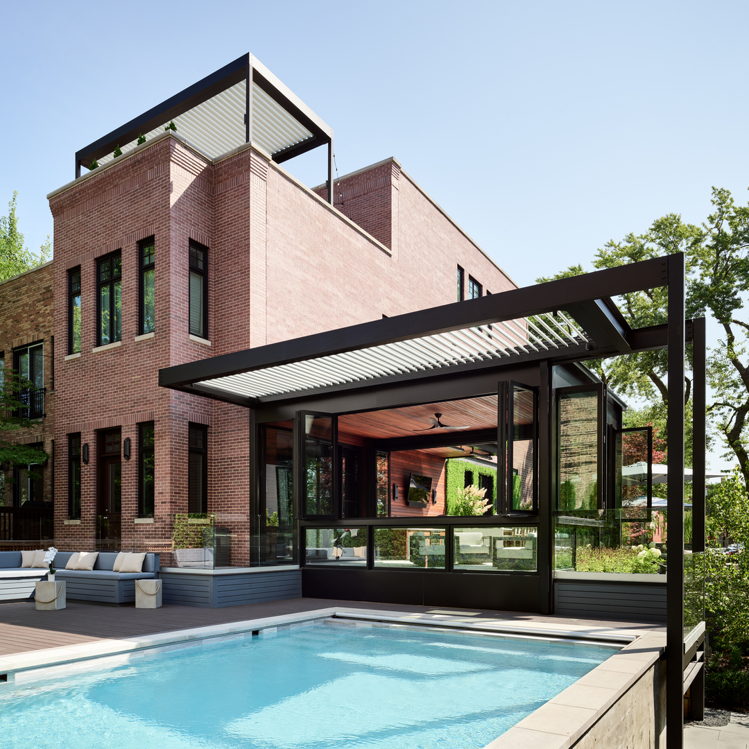 1838 N BURLING Street