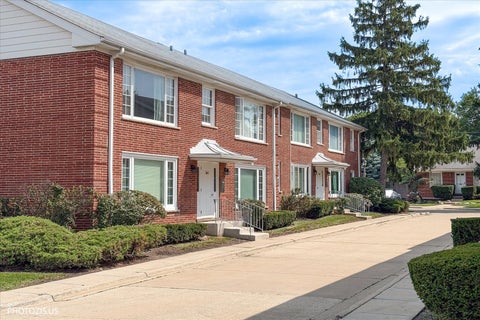 Tiny photo for 1450 Plymouth Place #2W, Glenview, IL 60025 (MLS # 12752141)