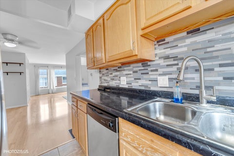 Tiny photo for 1450 Plymouth Place #2W, Glenview, IL 60025 (MLS # 12752141)